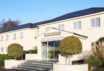 Mercure Newbury West Grange Hotel allows 18 year olds to book a room