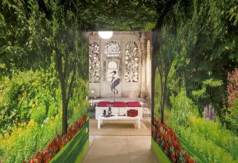 Artistic Charming House allows 18 year olds to book a room