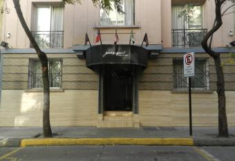 Hotel Guayaquil allows 18 year olds to book a room