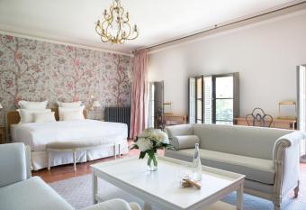 Ch  teau de Fonscolombe allows 18 year olds to book a room