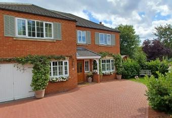 Harlequin B&B Ledbury allows 18 year olds to book a room