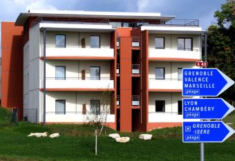 H  tel Le Palladior Voiron has Balcony rooms