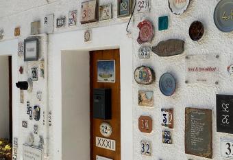 La Casa di Penelope & Cirene has Smoking/Balcony rooms