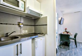 Zenitude H  tel-R  sidences Bordeaux A  roport M  rignac allows 18 year olds to book a room