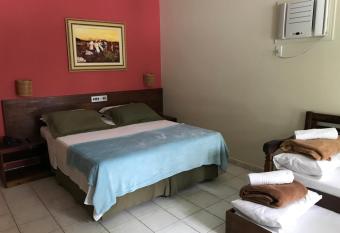 Pousada Vila Verde has rooms with a private hot tub