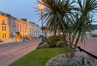 Elsinore Hotel Llandudno allows 18 year olds to book a room