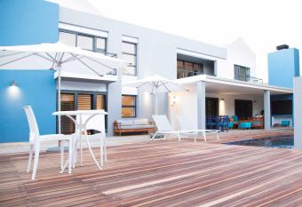 7 Ackermann Place Guest House has Balcony rooms