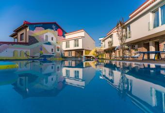 Nayino Resort Hotel has Balcony rooms