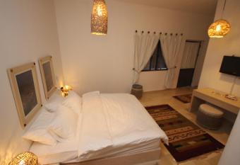 Khan Alwakala Hotel allows 18 year olds to book a room