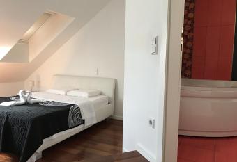 Jacuzzi Apartment - Center Zagreb allows 18 year olds to book a room
