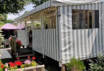 GH Vacances La R  serve allows 18 year olds to book a room