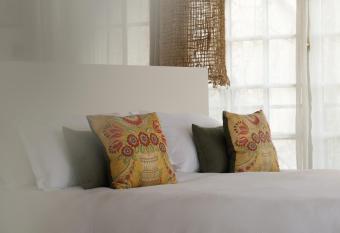 L Abbaye H  tel has Balcony rooms