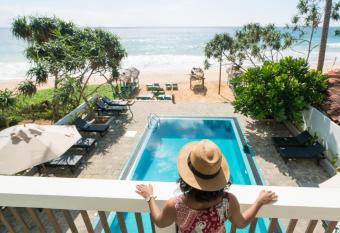 At Ease Beach Hotel has Balcony rooms