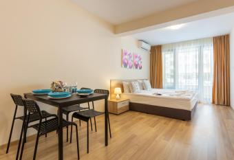 Apartments Flora has Balcony rooms