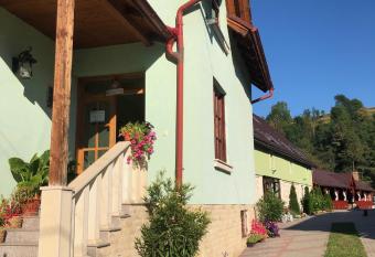 T  nde Vend  gh  z has Balcony rooms