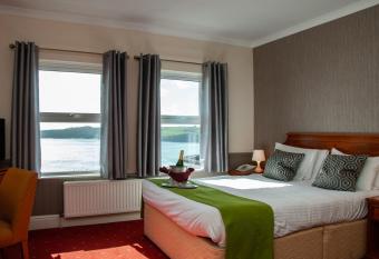 Porth Avallen Hotel allows 18 year olds to book a room