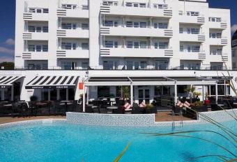 Cumberland Hotel - OCEANA COLLECTION has Balcony rooms