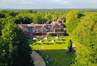 Forest Park Country Hotel & Inn, Brockenhurst, New Forest, Hampshire allows 18 year olds to book a room