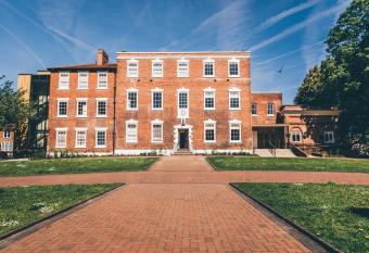 Birchover Bridgford Hall has Balcony rooms
