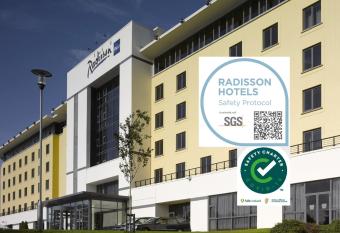 Radisson BLU Hotel Dublin Airport allows 18 year olds to book a room