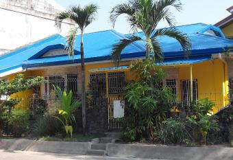 Yellow House Vacation Rental has Balcony rooms