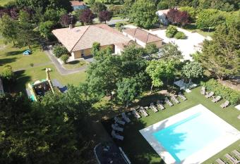 Le Hameau de Saintonge has Balcony rooms