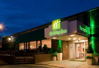 Holiday Inn Leeds-Wakefield M1 Jct40, an IHG Hotel allows 18 year olds to book a room