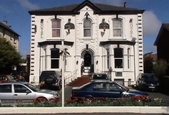 Balmoral Lodge Hotel has Balcony rooms