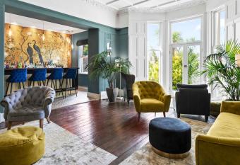 The Torcroft has Balcony rooms