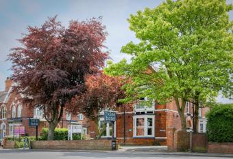 The Clee Hotel - Cleethorpes, Grimsby, Lincolnshire allows 18 year olds to book a room