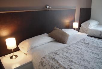 Kingswood Hotel allows 18 year olds to book a room