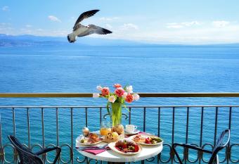 Hotel Savoy has Balcony rooms