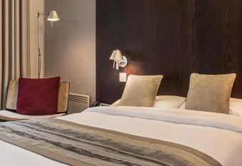 Hotel at Conference Aston allows 18 year olds to book a room