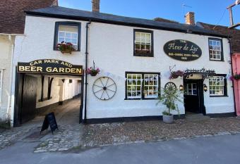 Fleur De Lys Bed & Breakfast has Balcony rooms