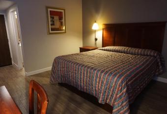 Rodeway Inn has Balcony rooms