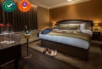 Cassidys Hotel allows 18 year olds to book a room