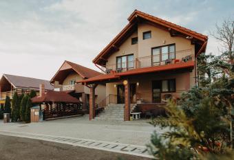 Pensiunea Smiley has Balcony rooms