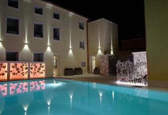 Residenza Ai Capitelli has Balcony rooms