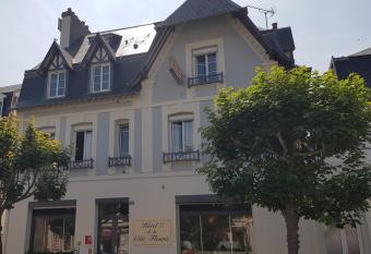 H  tel de la C  te Fleurie allows 18 year olds to book a room