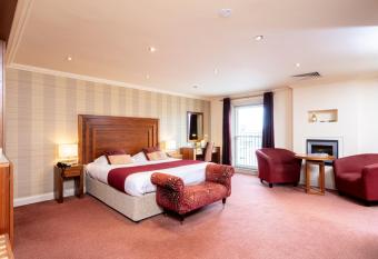 Park Farm Hotel has rooms with a private hot tub