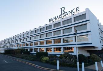 Renaissance London Heathrow Hotel allows 18 year olds to book a room