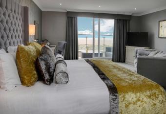 Glendower Hotel BW Signature Collection allows 18 year olds to book a room