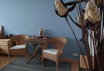 Wohnung mit traumhaften Weserblick allows 18 year olds to book a room