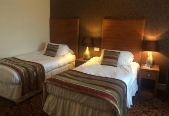 The Three Tuns Hotel Wetherspoon allows 18 year olds to book a room