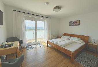 Gasthaus Donaublick has Balcony rooms