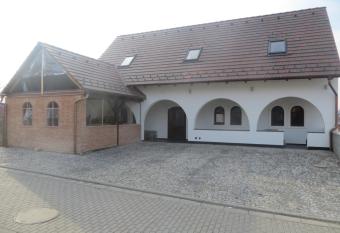 U Vina  stv   allows 18 year olds to book a room