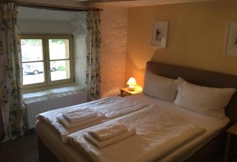 Kloster Hedersleben allows 18 year olds to book a room