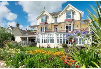 The Clifton has Balcony rooms