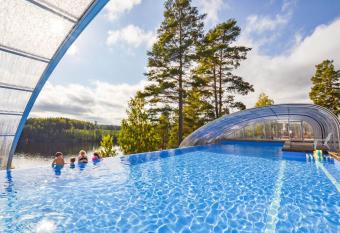   rj  ng Camping & Stugor Sommarvik allows 18 year olds to book a room