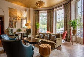 Richmond Hill Hotel allows 18 year olds to book a room